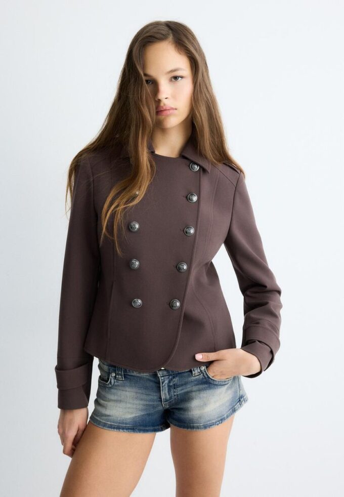 Sako s gravírovanými knoflíky