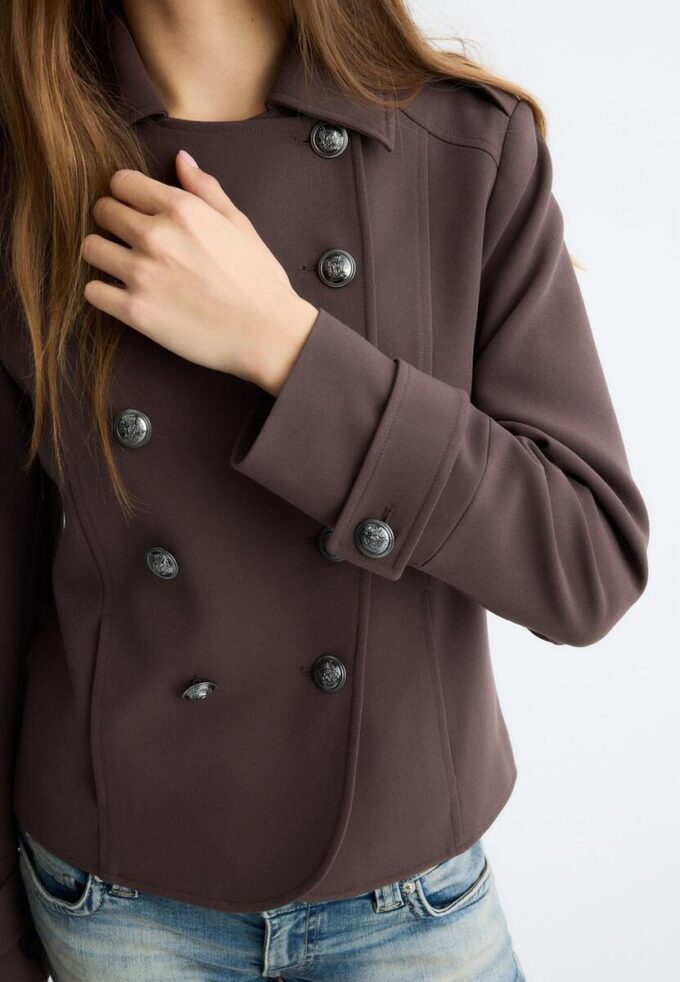 Sako s gravírovanými knoflíky