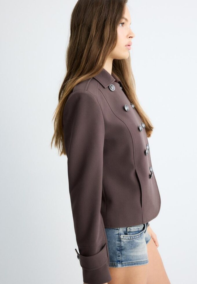 Sako s gravírovanými knoflíky