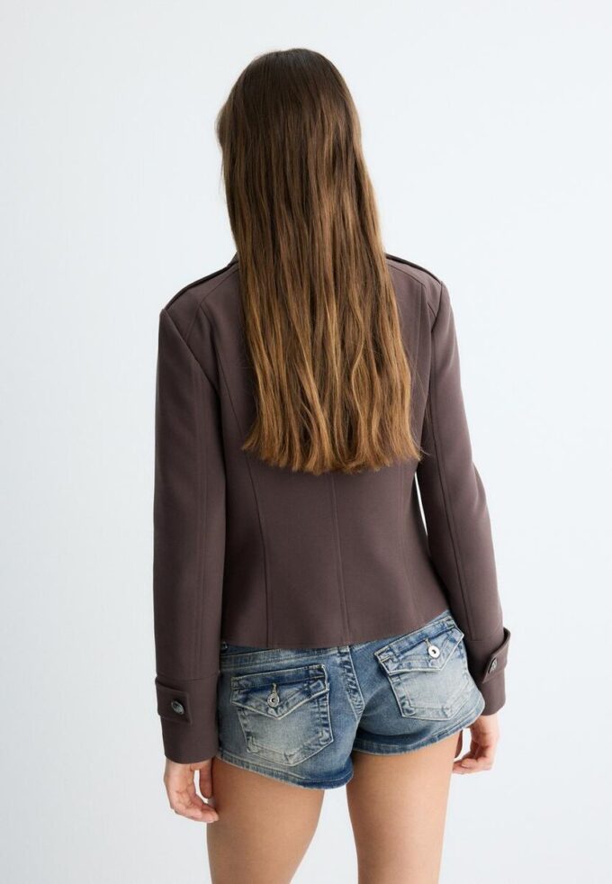 Sako s gravírovanými knoflíky