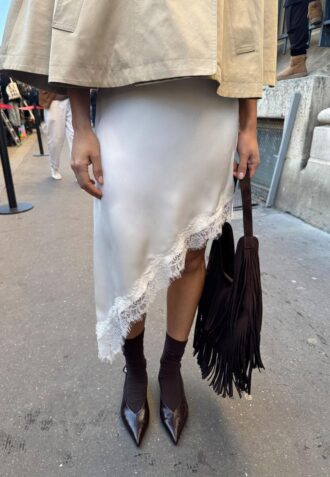 Saténová asymetrická sukně Saténová asymetrická sukně