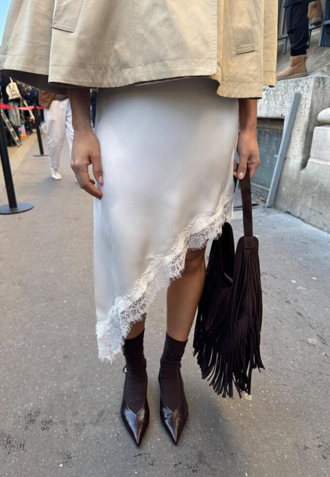 Saténová asymetrická sukně Saténová asymetrická sukně