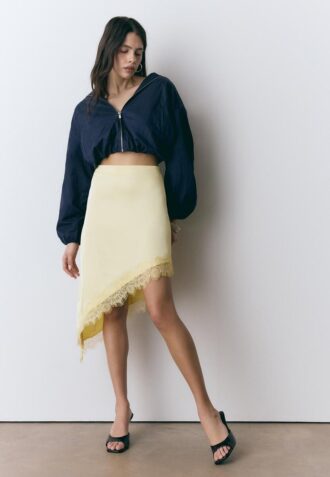 Saténová asymetrická sukně