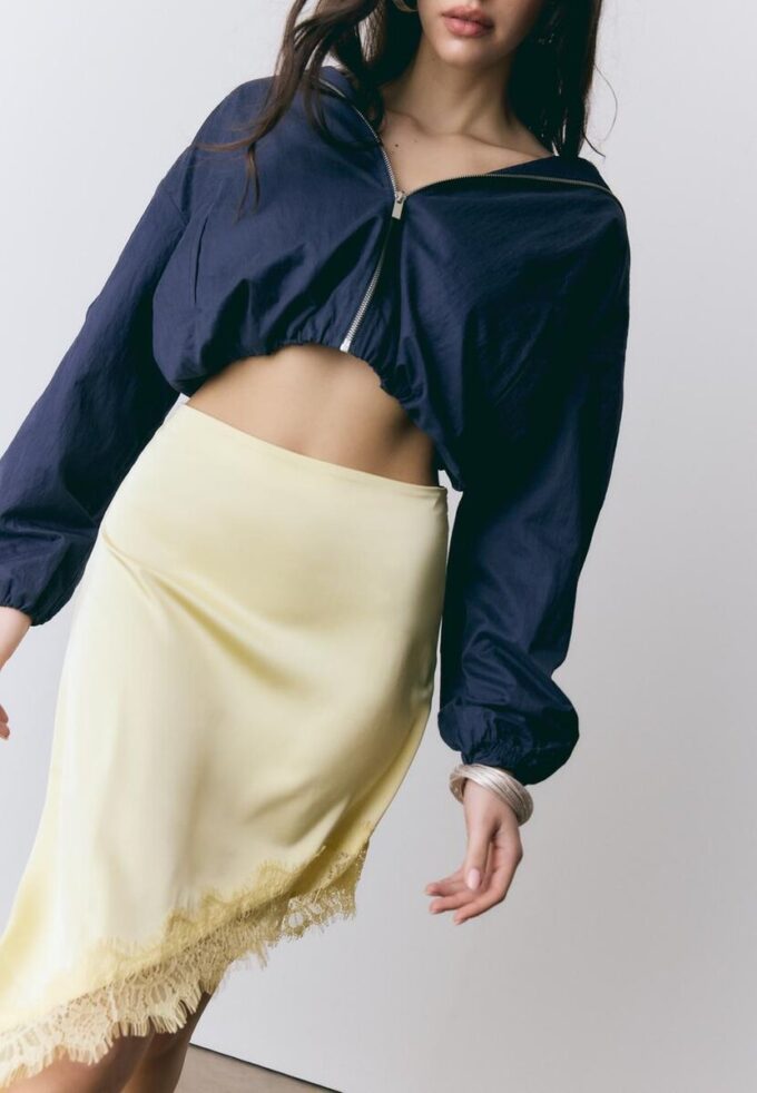 Saténová asymetrická sukně