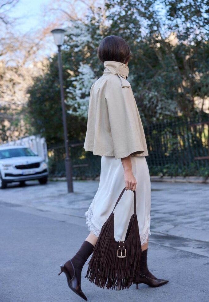 Saténová asymetrická sukně Saténová asymetrická sukně