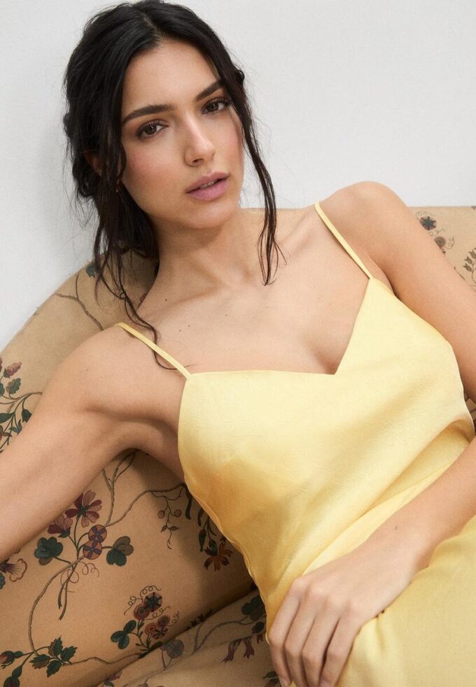 Saténové midi šaty