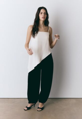 Saténový top s asymetrickým lemem