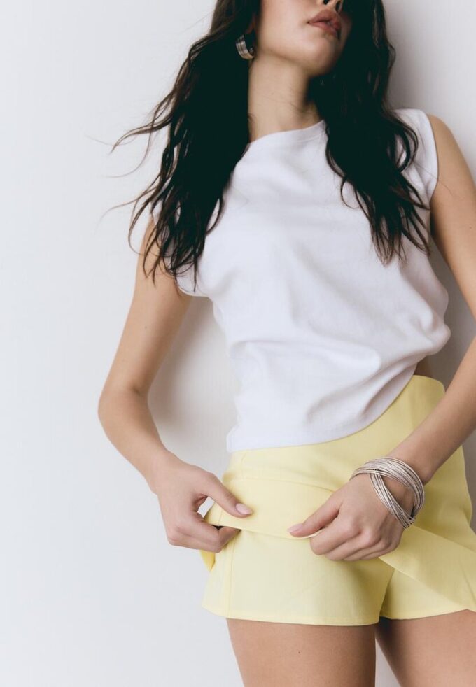 Skort s bočním rozparkem