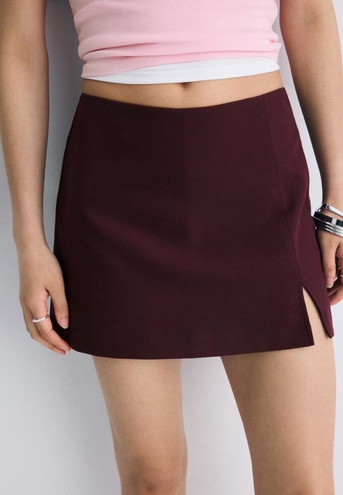 Skort s bočním rozparkem Skort s bočním rozparkem