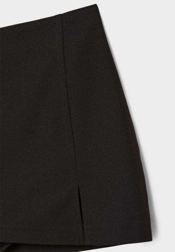 Skort s bočním rozparkem