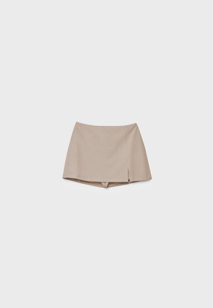 Skort s bočním rozparkem Skort s bočním rozparkem