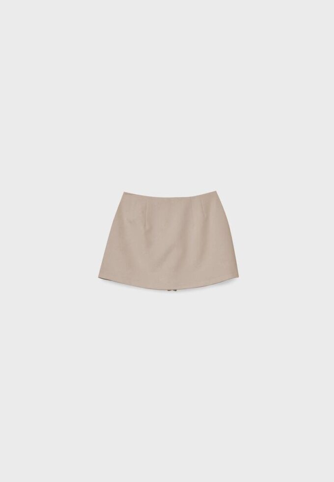 Skort s bočním rozparkem Skort s bočním rozparkem