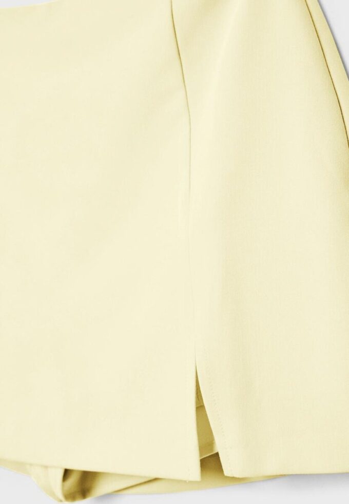 Skort s bočním rozparkem