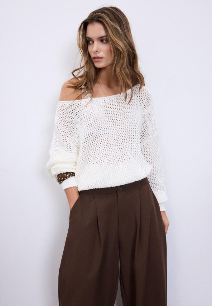 Síťovaný svetr s výstřihem do lodičky