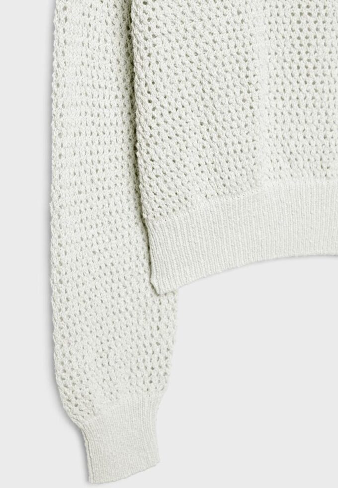 Síťovaný svetr s výstřihem do lodičky