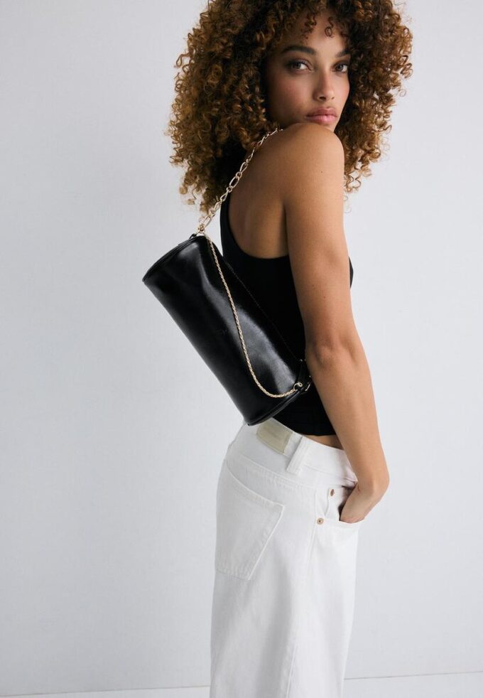 Taška přes rameno s řetízkovým uchem