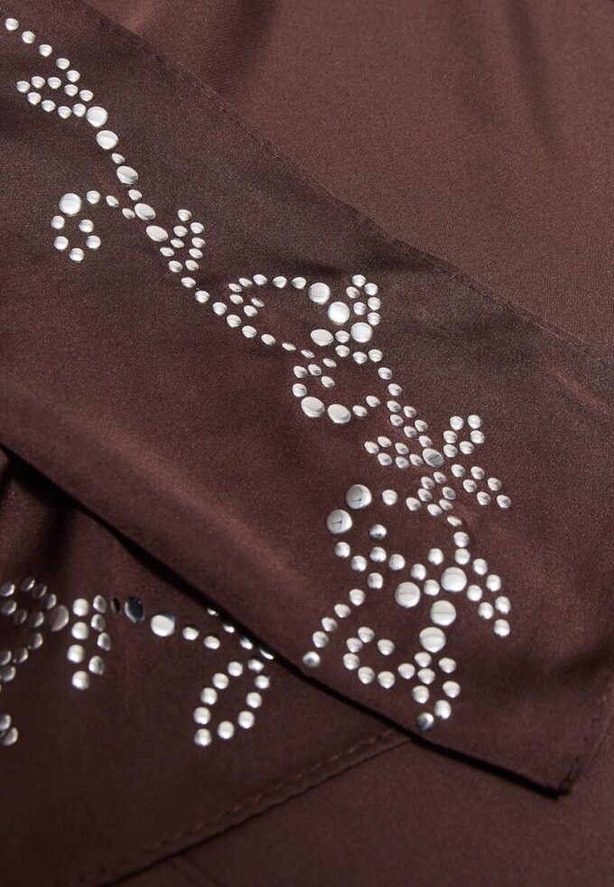 Šátek s detailem v podobě udidla