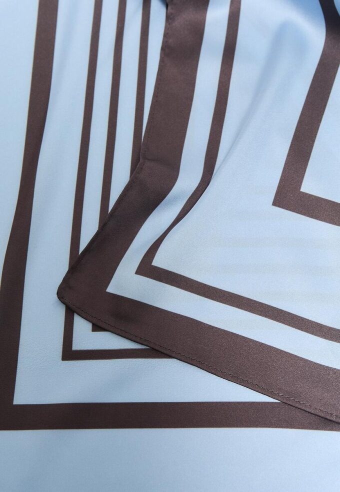 Šátek s kostkovaným vzorem