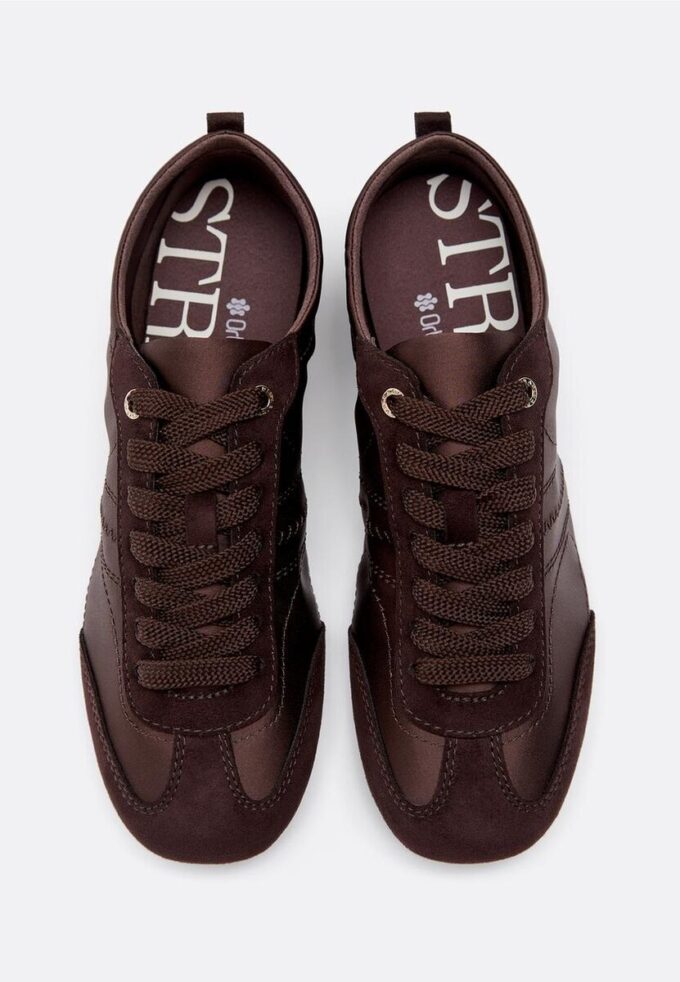 Tenisky se saténovým povrchem a tenkou podrážkou