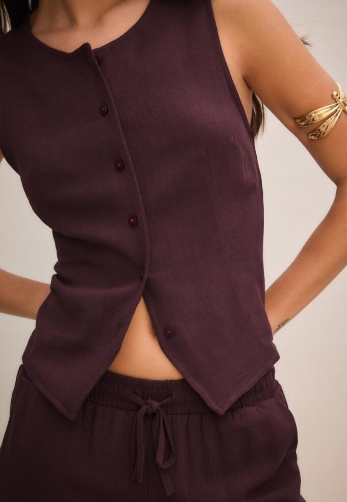 Top bez rukávů s knoflíky