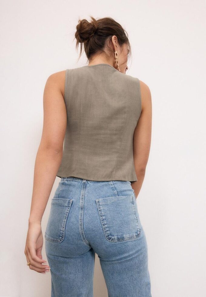 Top bez rukávů s knoflíky