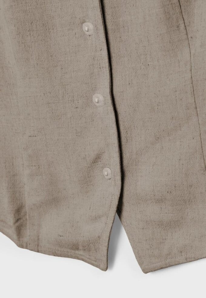 Top bez rukávů s knoflíky