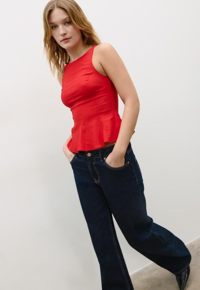 Top bez rukávů s volánovým lemem