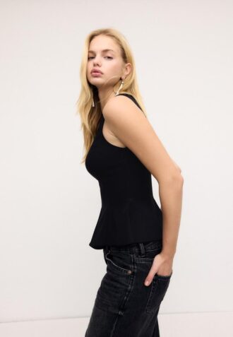 Top bez rukávů s volánovým lemem