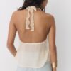 Top s halter výstřihem a krajkovým lemem Top s halter výstřihem a krajkovým lemem