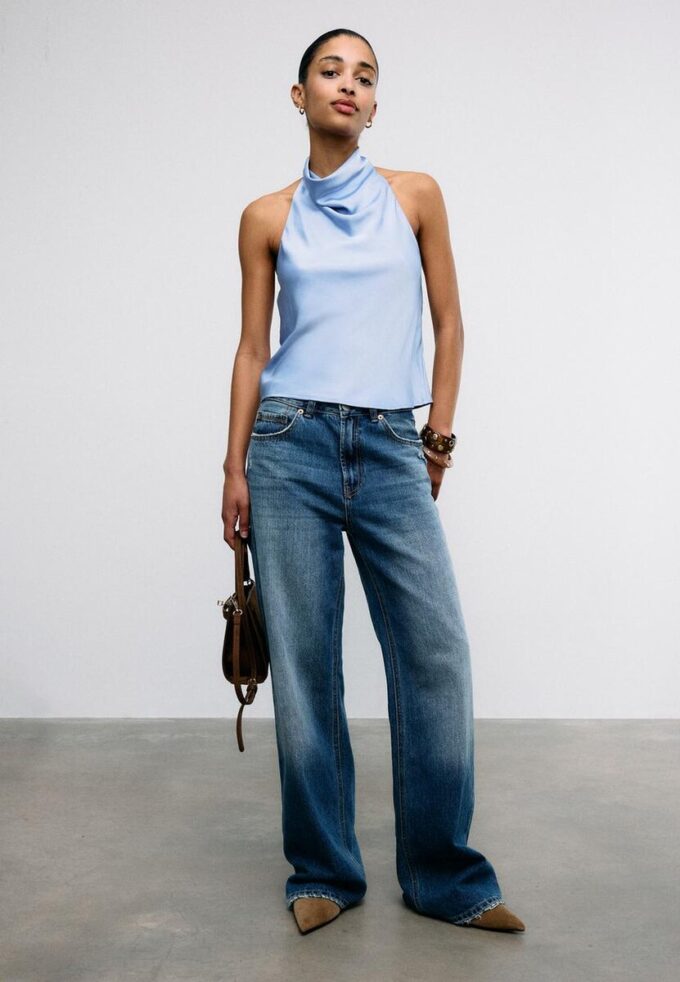 Top s halterovým výstřihem se saténovým efektem