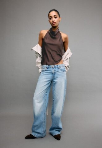 Top s halterovým výstřihem se saténovým efektem