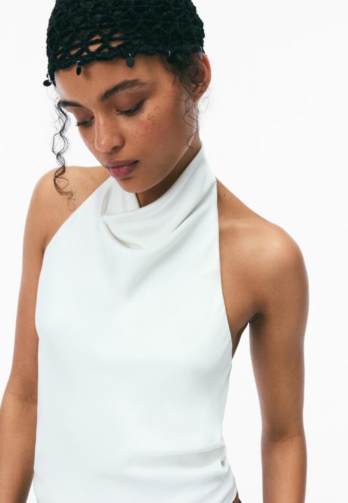 Top s halterovým výstřihem se saténovým efektem