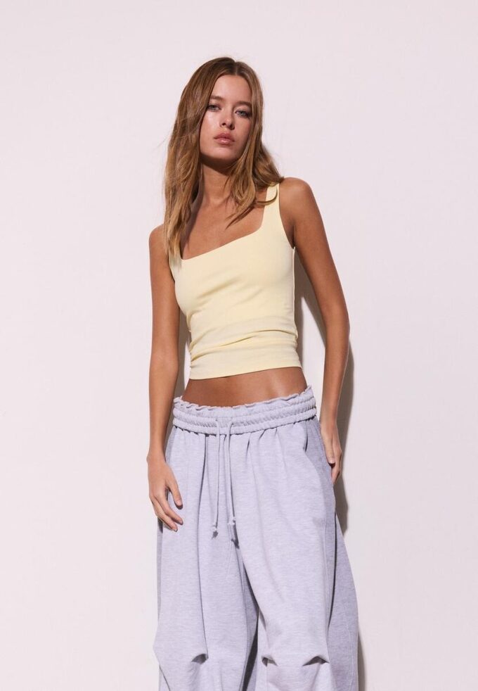 Top s širokými ramínky