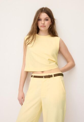 Top s racerbackem v lněném vzhledu