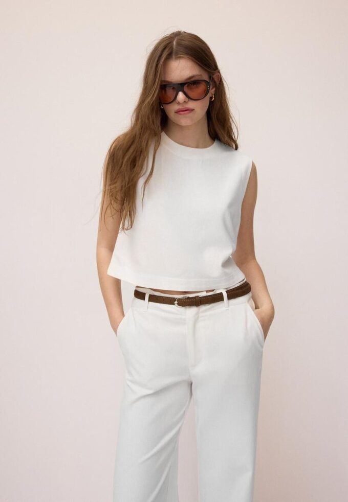 Top s racerbackem v lněném vzhledu