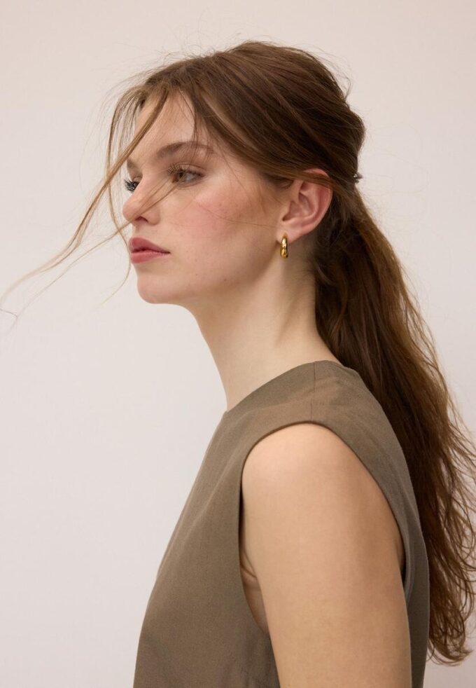 Top s racerbackem v lněném vzhledu