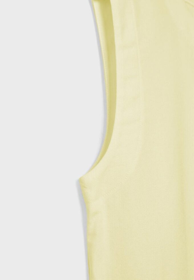 Top s racerbackem v lněném vzhledu Top s racerbackem v lněném vzhledu