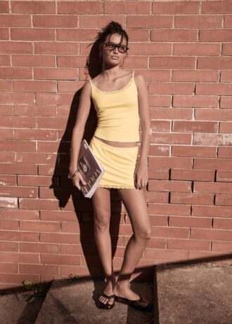 Top s ramínky a krajkovým lemem Top s ramínky a krajkovým lemem