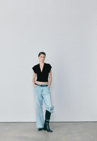 Top s výstřihem do V a šerpou