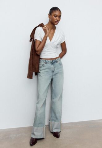 Top s výstřihem do V a šerpou