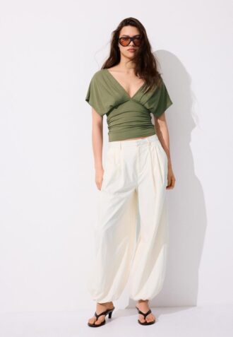 Top s výstřihem do V a šerpou