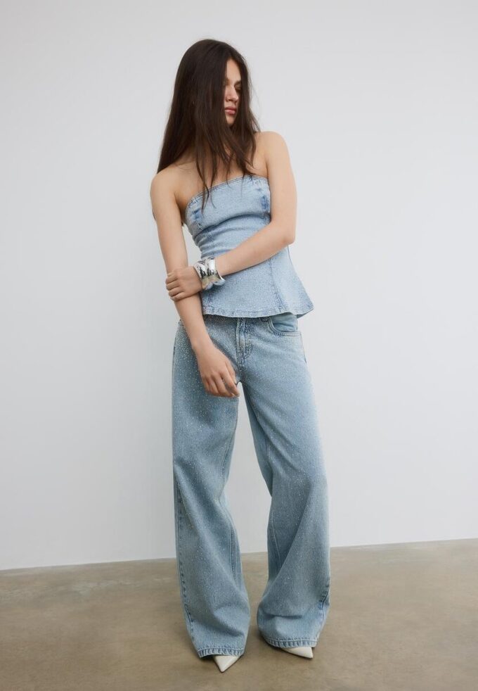 Třpytivý džínový top bez ramínek