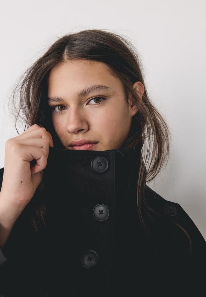 Trenchcoat s vysokým límcem