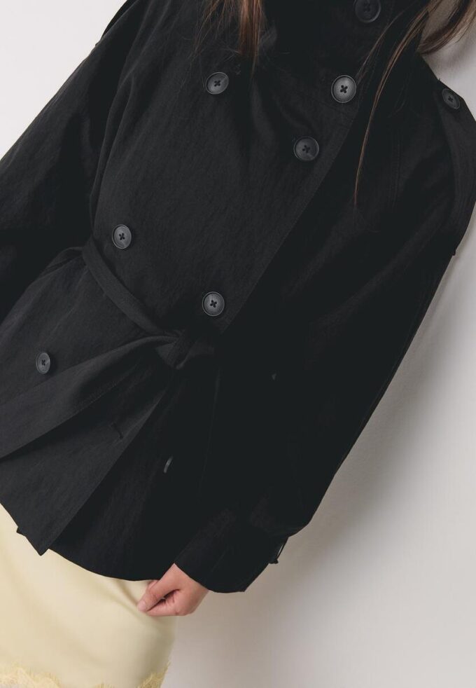 Trenchcoat s vysokým límcem