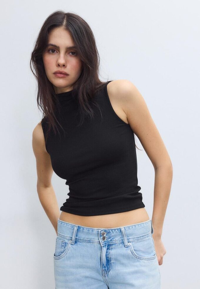 Tričko bez rukávů s trychtýřovým výstřihem