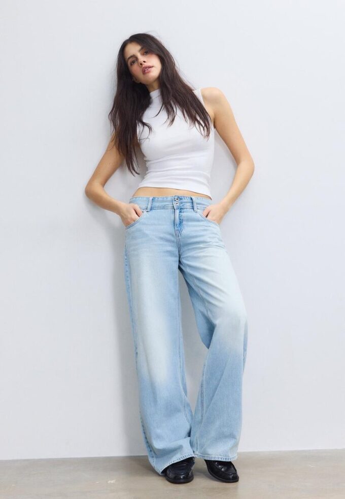 Tričko bez rukávů s trychtýřovým výstřihem