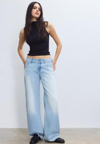 Tričko bez rukávů s trychtýřovým výstřihem