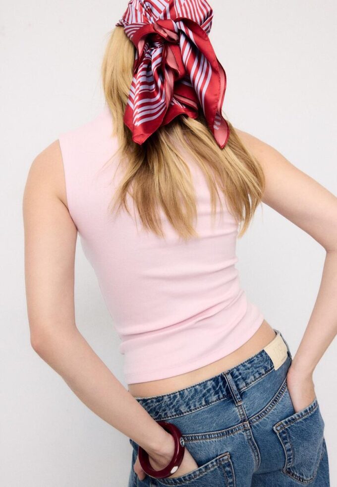 Tričko bez rukávů s trychtýřovým výstřihem