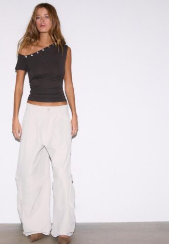 Tričko s asymetrickým zapínáním na knoflíky