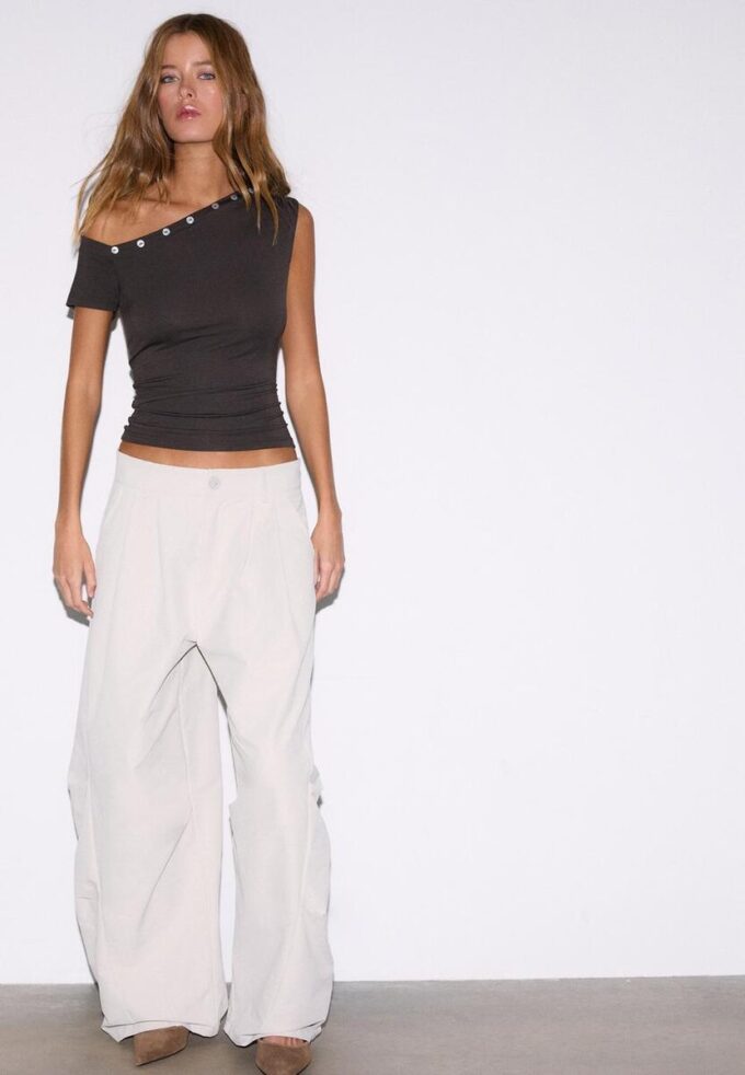 Tričko s asymetrickým zapínáním na knoflíky